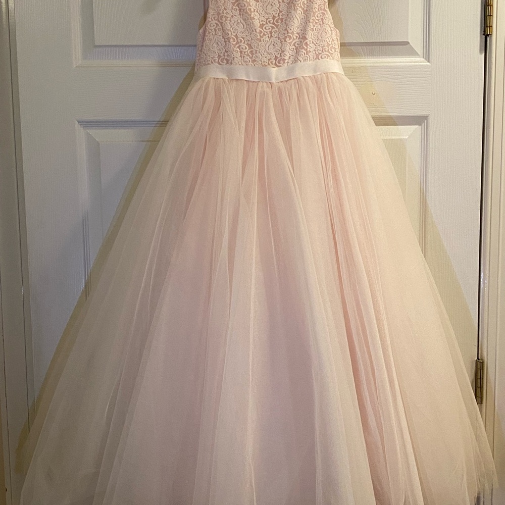 David’s Bridal girls size 7 Whisper Pink flower girl dress.